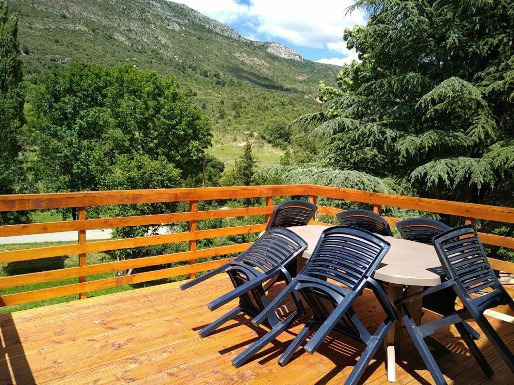 Gite En Haute Provence Montfroc Exteriér fotografie